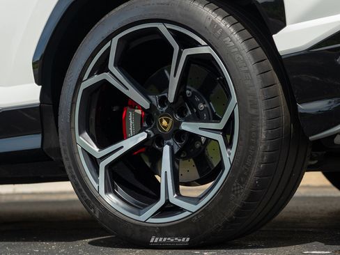 Used 2021 Lamborghini Urus image 21