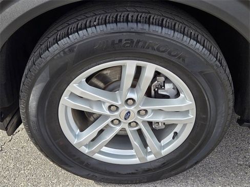 Used 2022 Ford Explorer XLT w/ Equipment Group 202A image 12