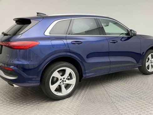 Used 2025 Audi Q5 Premium w/ Premium Plus AWD/4WD image 2