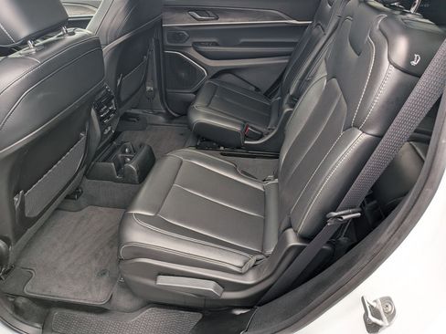 Certified 2024 Jeep Grand Cherokee L Limited w/ Luxury Tech Group II image 27