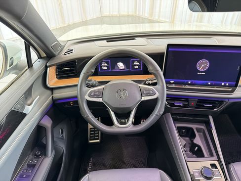 Used 2025 Volkswagen Tiguan SEL R-Line image 23