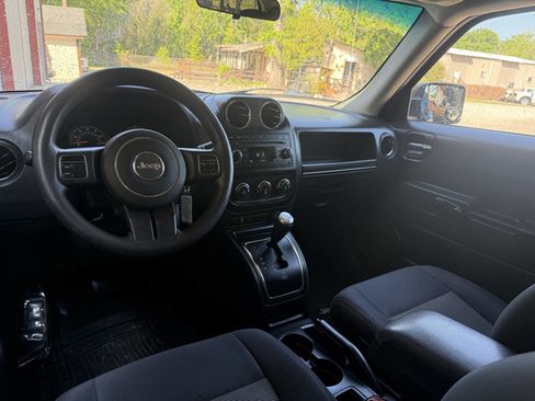 Used 2015 Jeep Patriot Sport image 18