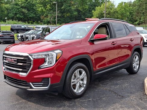 Used 2023 GMC Terrain SLE w/ Driver Convenience Package AWD/4WD image 3