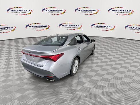 Used 2019 Toyota Avalon Limited image 8