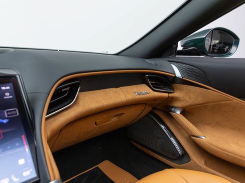 Used 2025 Ferrari Roma Spider RWD image 34