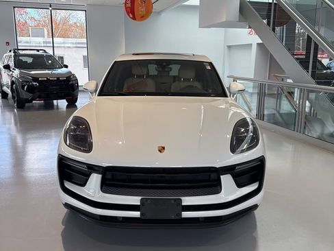 Used 2022 Porsche Macan Base image 2