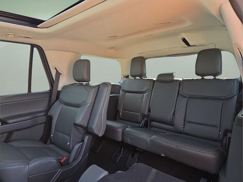 New 2026 Ford Expedition Active image 9