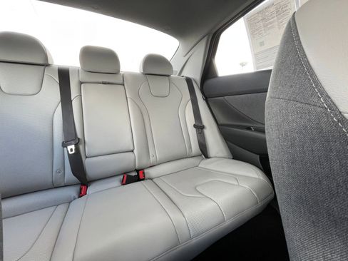 Used 2025 Hyundai Elantra Limited image 37