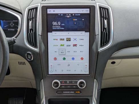 Used 2021 Ford Edge Titanium image 21