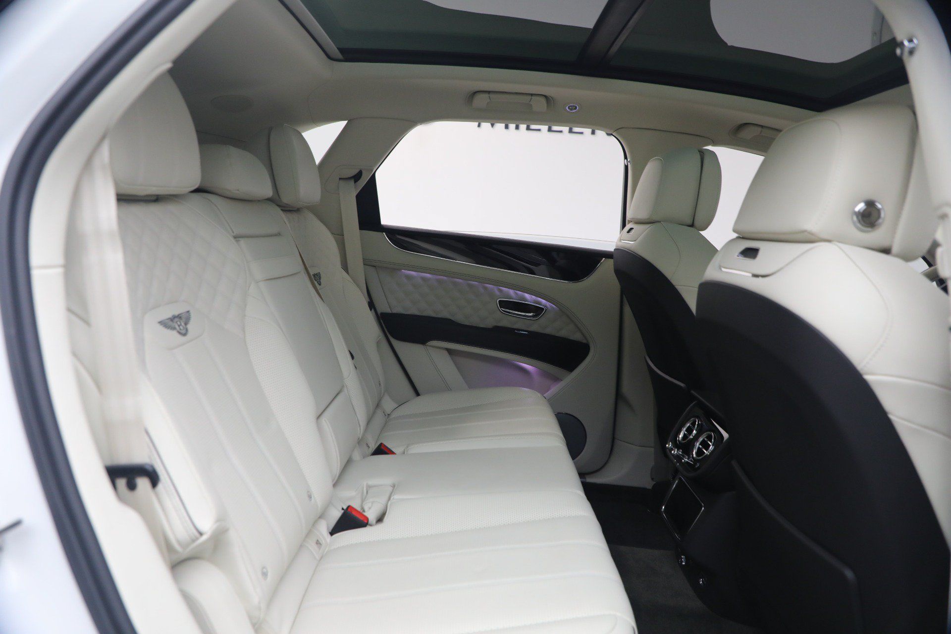 Certified 2022 Bentley Bentayga AWD/4WD image 30