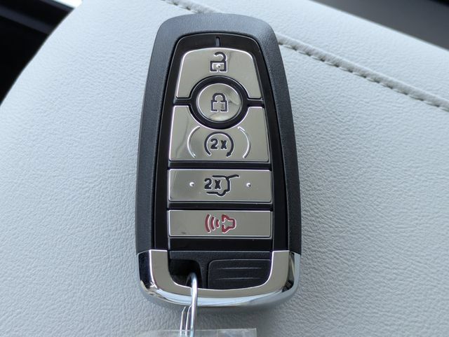 New 2026 Lincoln Navigator L Premier AWD/4WD image 28