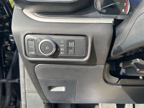 Used 2022 Ford Explorer XLT w/ Equipment Group 202A image 17