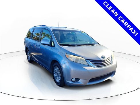 Used 2011 Toyota Sienna image 1