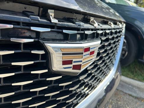 Used 2021 Cadillac XT6 Premium Luxury FWD image 3