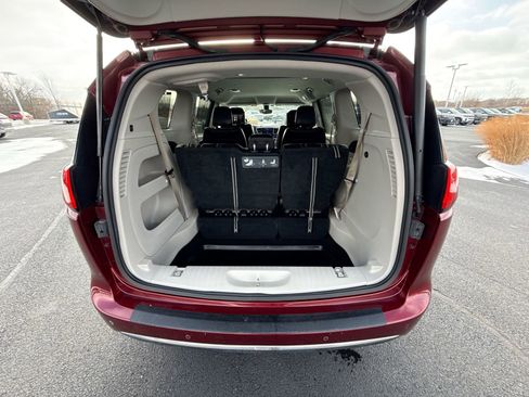 Used 2018 Chrysler Pacifica Touring-L Plus image 25