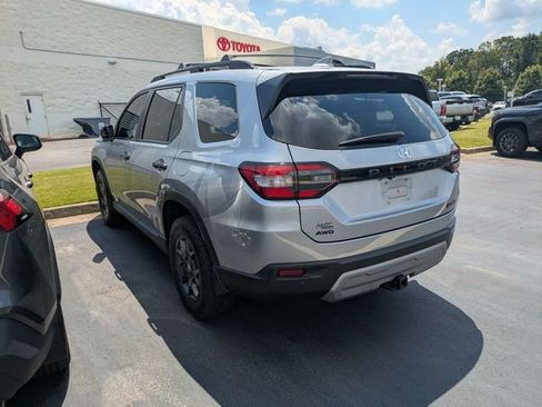 Used 2025 Honda Pilot TrailSport image 4