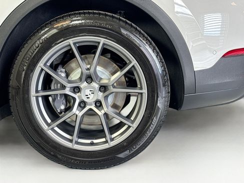 Certified 2025 Porsche Cayenne image 24