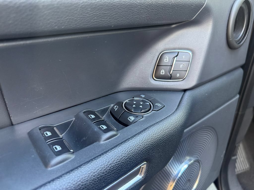 Used 2024 Ford Expedition XLT RWD image 19