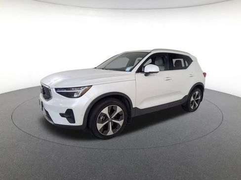 Certified 2023 Volvo XC40 B5 Plus w/ Protection Package Premier AWD/4WD image 1