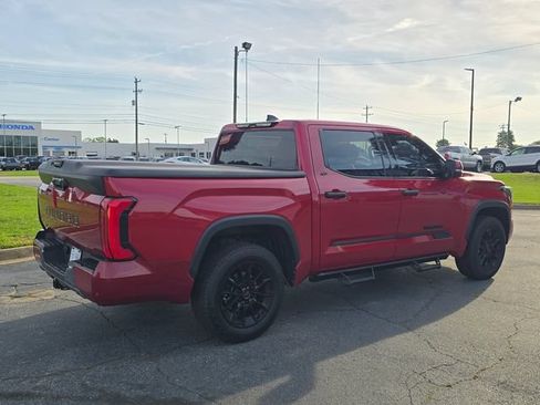 Used 2022 Toyota Tundra SR5 w/ Convenience Package RWD image 3