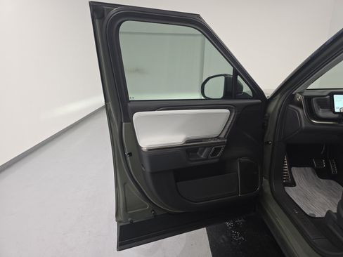 Used 2023 Rivian R1S Launch Edition AWD/4WD image 16