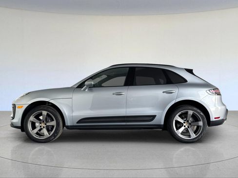 Certified 2025 Porsche Macan AWD/4WD image 2