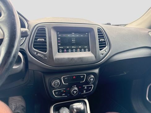 Used 2020 Jeep Compass Latitude w/ Cold Weather Group AWD/4WD image 20