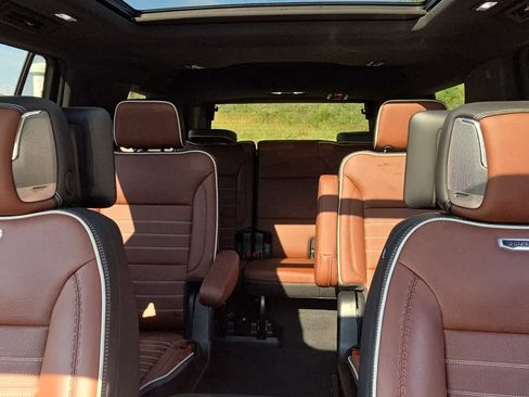 Used 2024 GMC Yukon Denali Ultimate image 8