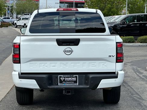Used 2024 Nissan Frontier SV w/ SV Convenience Package RWD image 6
