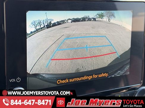 Used 2025 Toyota Highlander LE image 19