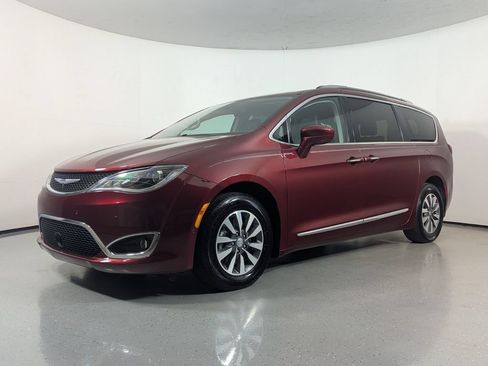 Used 2020 Chrysler Pacifica Touring-L Plus w/ Tire & Wheel Group FWD image 3