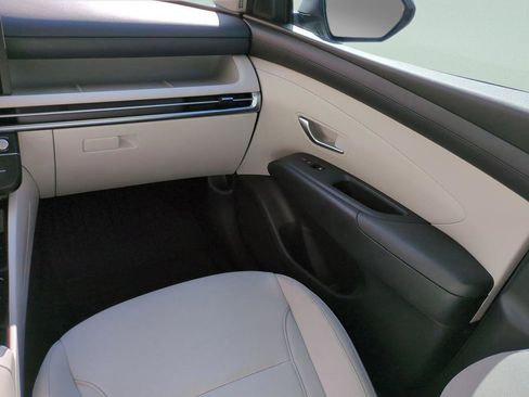 Certified 2025 Hyundai Tucson SE image 22
