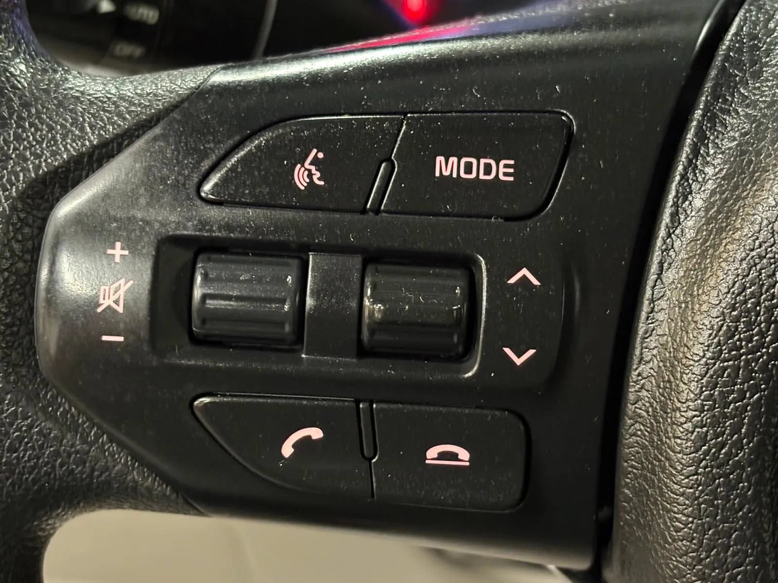 Used 2020 Kia Sedona LX FWD image 31