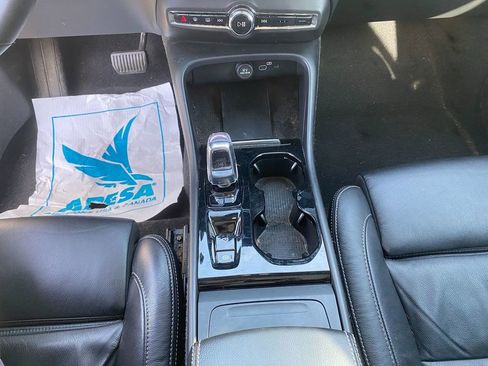 Used 2023 Volvo XC40 B5 Plus image 22