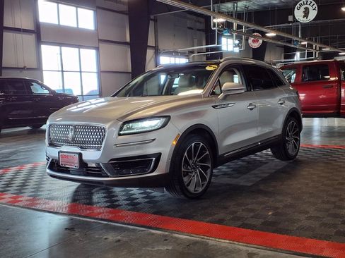 Used 2019 Lincoln Nautilus Reserve AWD/4WD image 3