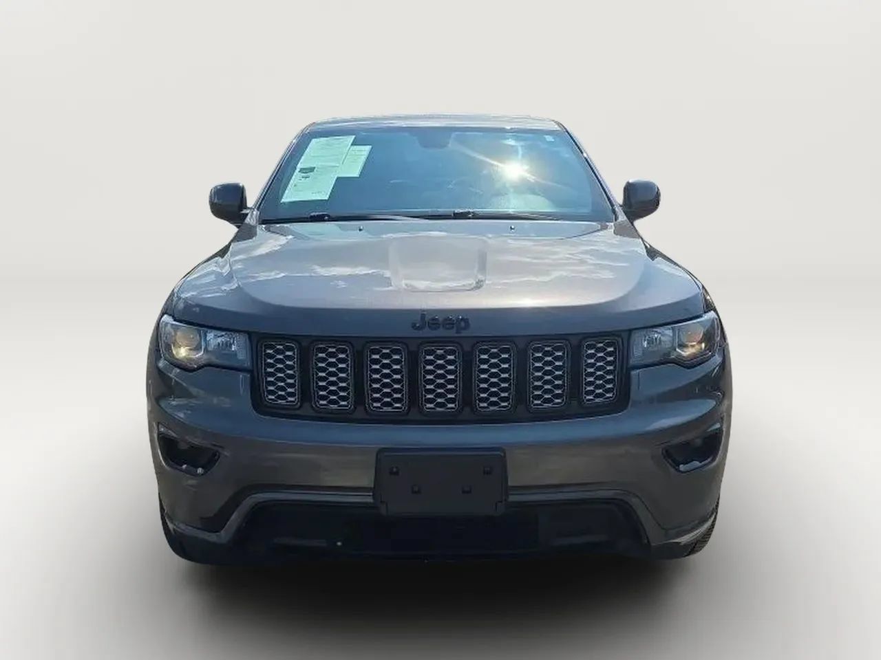 Used 2019 Jeep Grand Cherokee Altitude AWD/4WD image 4