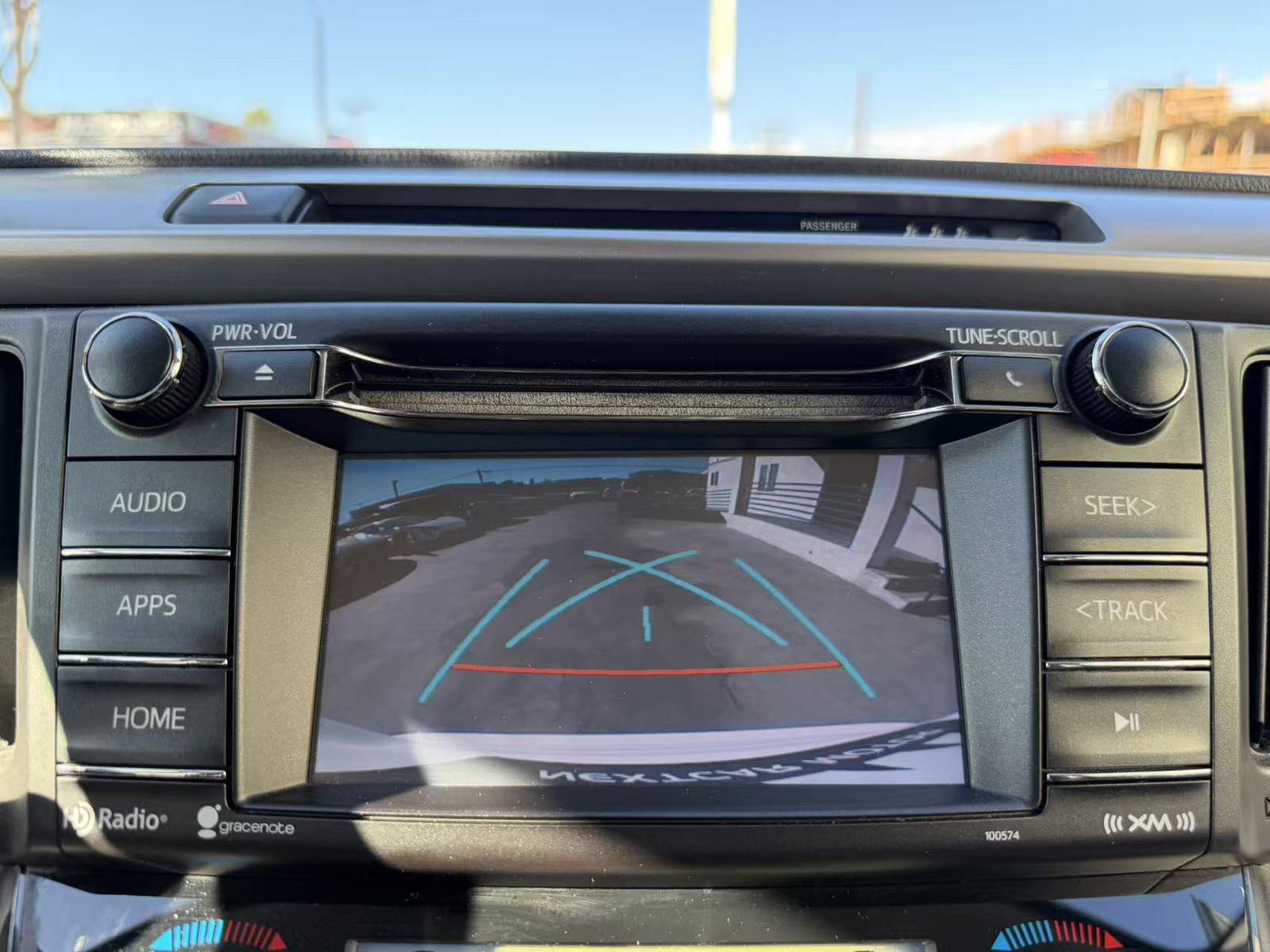Used 2018 Toyota RAV4 XLE FWD image 14