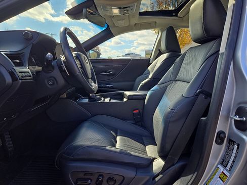 Certified 2023 Lexus ES 300h w/ Luxury Package image 14