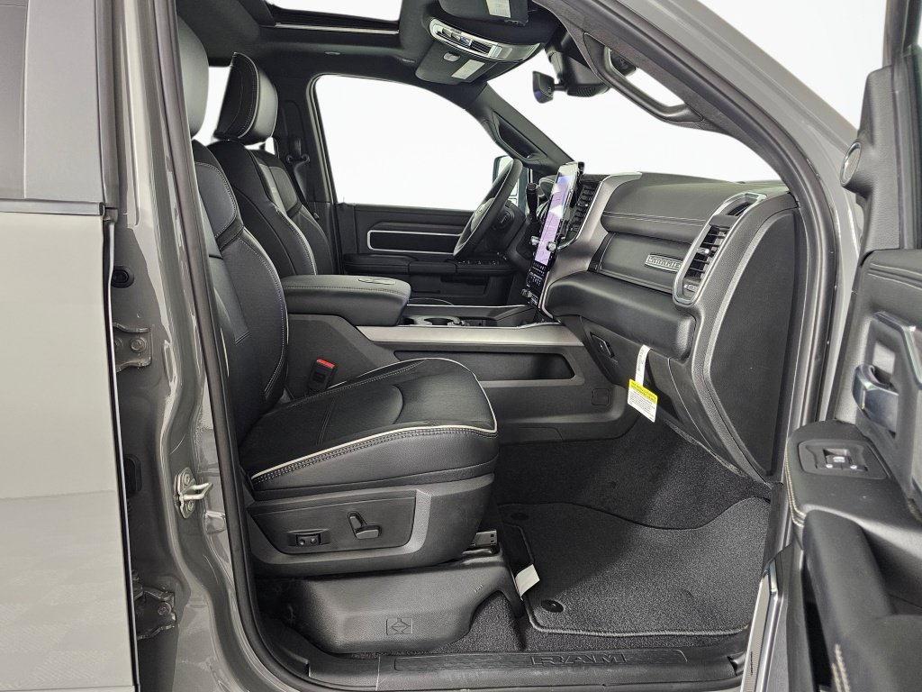 New 2026 RAM 2500 Laramie AWD/4WD image 40