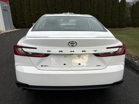 Used 2025 Toyota Camry SE image 4