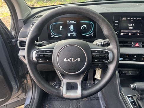 Used 2025 Kia Sportage LX FWD image 28