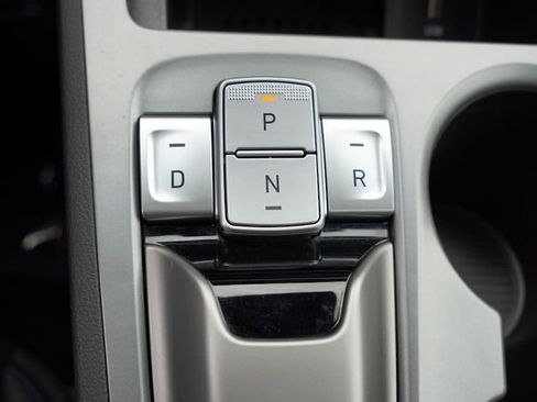 Used 2023 Hyundai Kona Limited image 29