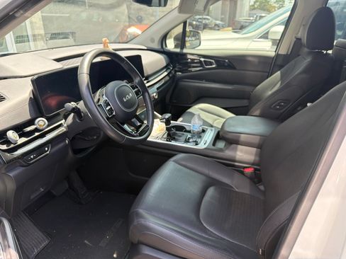 Used 2025 Kia Carnival SX Prestige FWD image 2