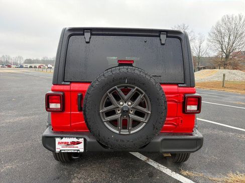 Used 2024 Jeep Wrangler Sport S image 6