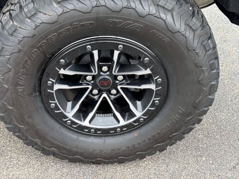 Used 2025 Jeep Wrangler Unlimited Rubicon w/ XTREMEE 35" Tire Package AWD/4WD image 6