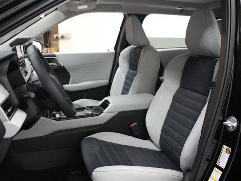 New 2026 Mitsubishi Outlander SE image 7