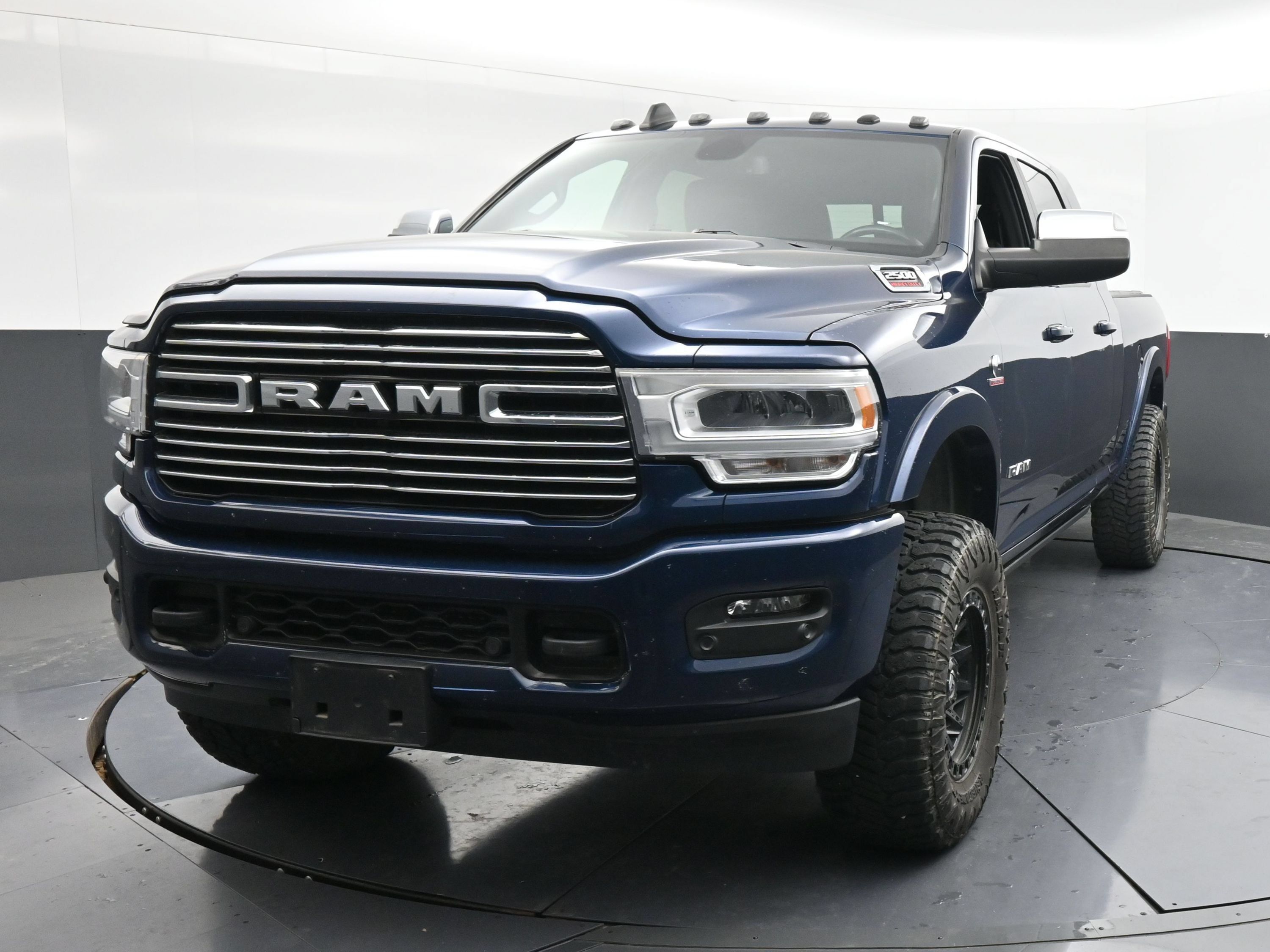 Used 2022 RAM 2500 Laramie AWD/4WD image 1