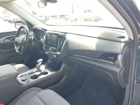 Certified 2021 Chevrolet Traverse LT FWD image 28