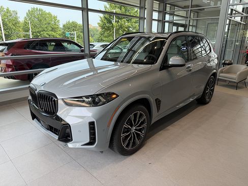 New 2026 BMW X5 xDrive50e w/ M Sport Package AWD/4WD image 3