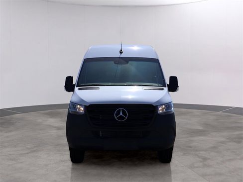 Used 2024 Mercedes-Benz Sprinter 3500 image 2